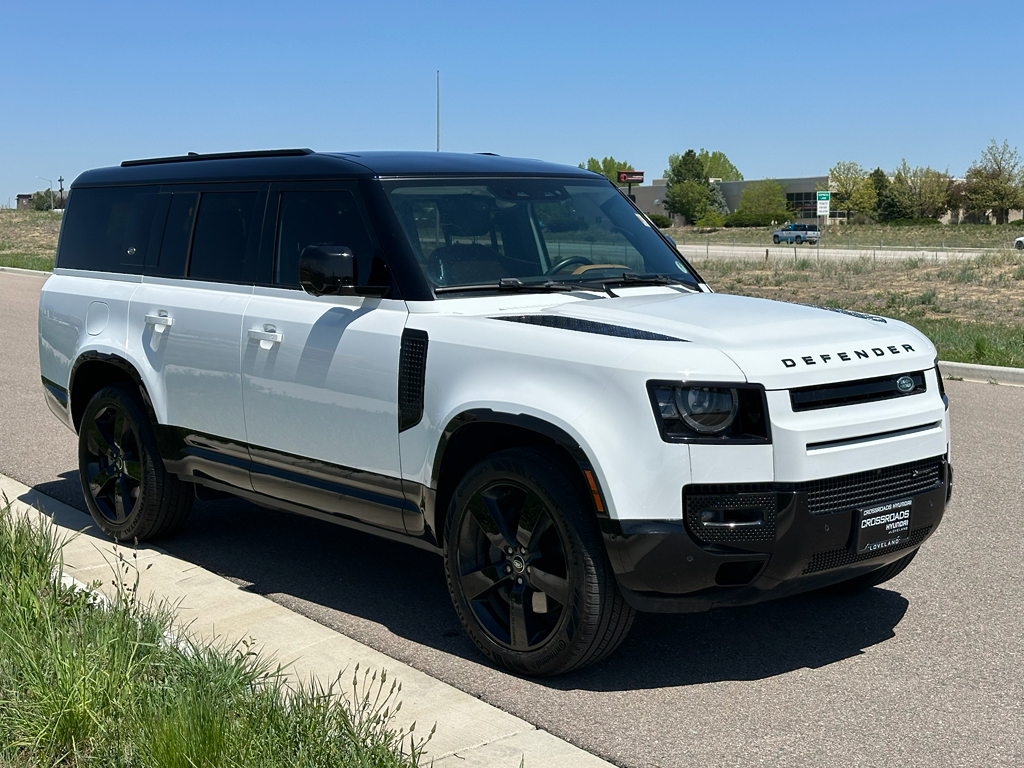 2023 Land Rover Defender 130 X-Dynamic SE photo 3