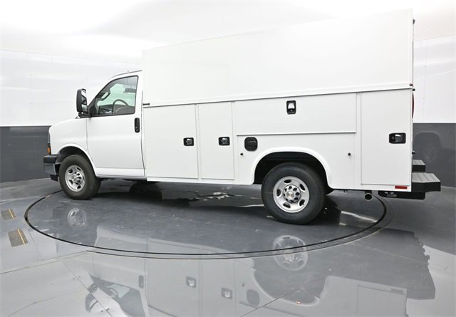 2025 Chevrolet Express Cutaway 3500 photo 4
