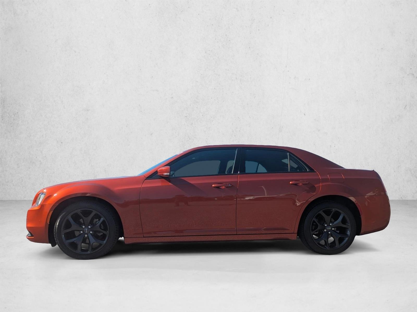 2021 Chrysler 300 photo 2