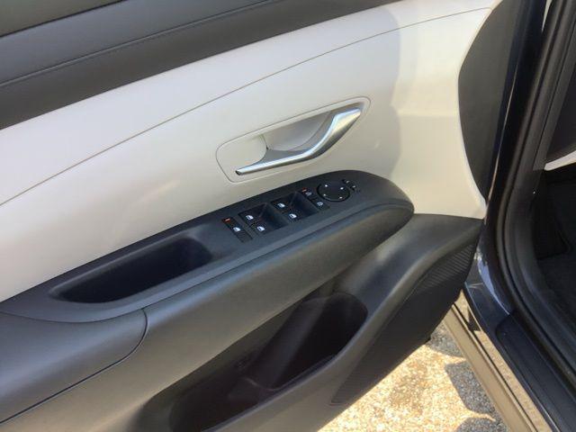 2025 Hyundai Tucson SE photo 14