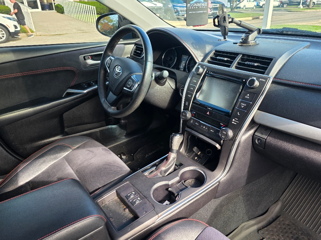 2017 Toyota Camry XSE photo 5
