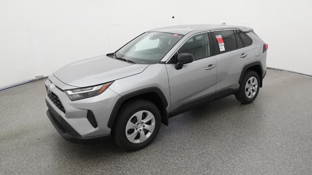 2025 Toyota RAV4 LE's photo
