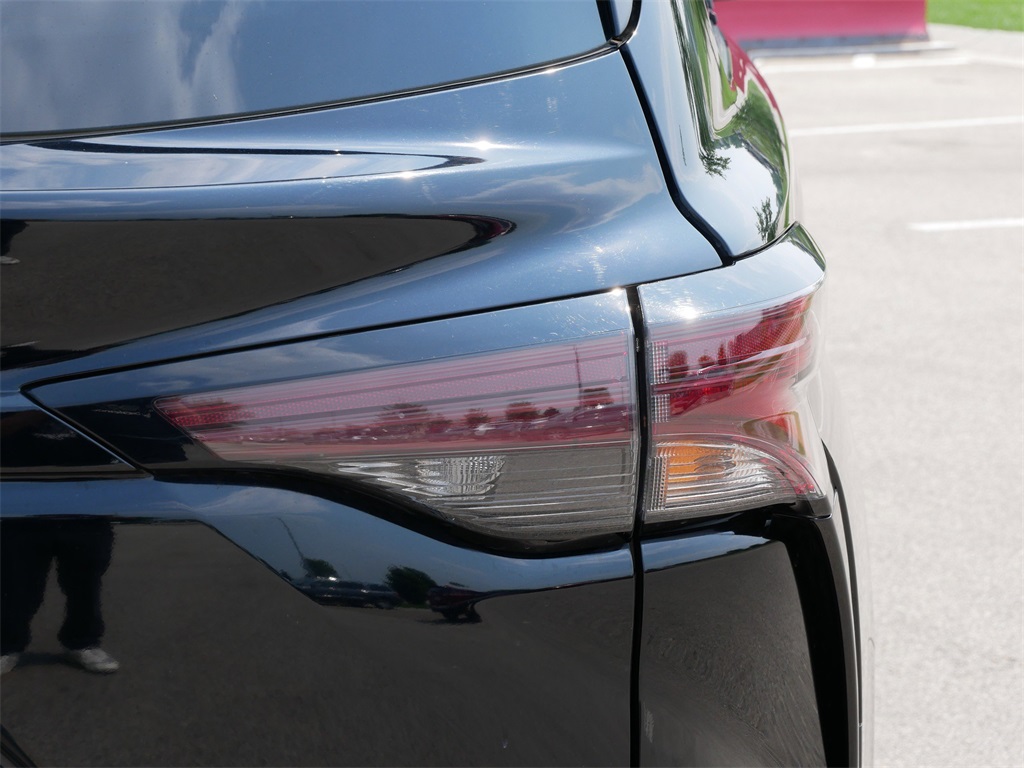 2024 Toyota Sienna XLE photo 9