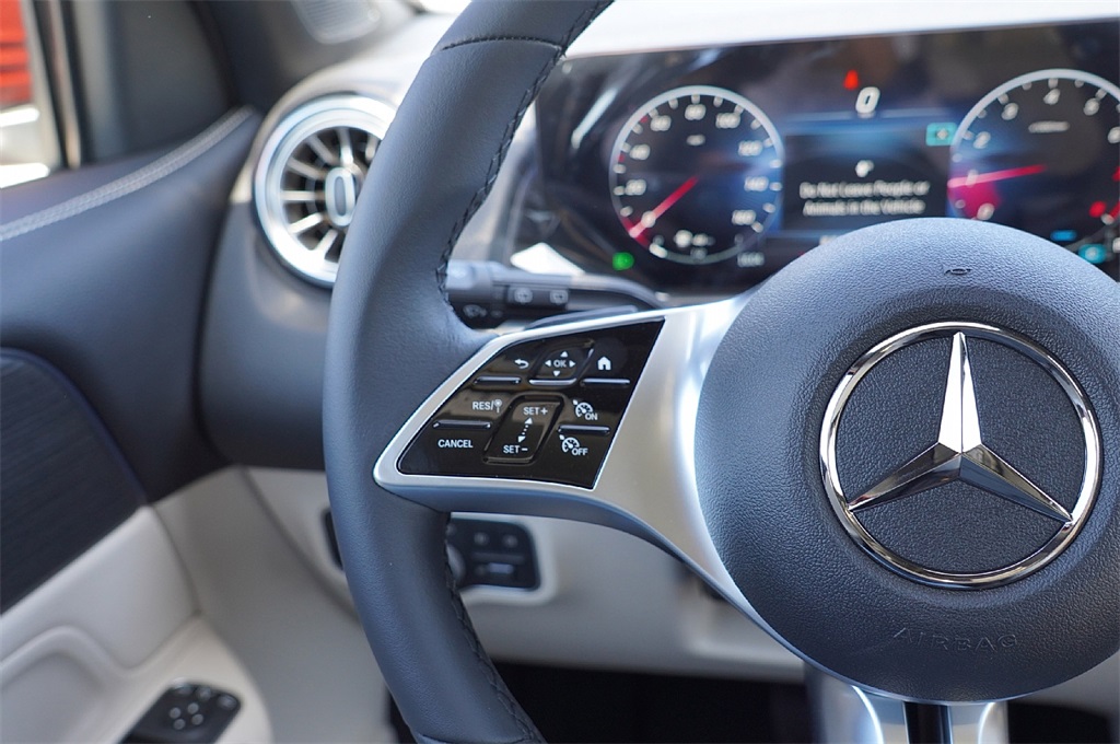 2026 Mercedes Benz GLB 250 photo 20