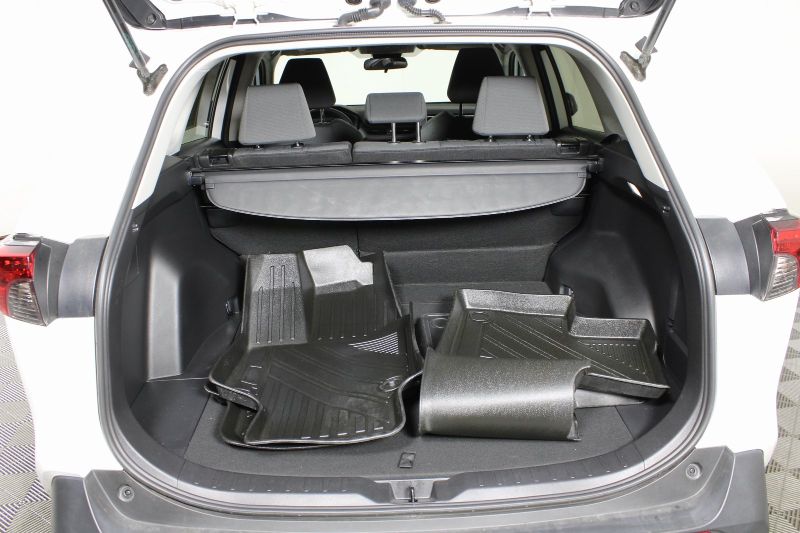 2022 Toyota RAV4 XLE photo 13