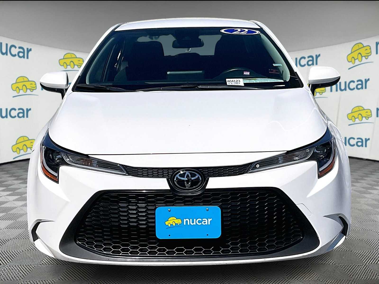 2022 Toyota Corolla LE photo 2