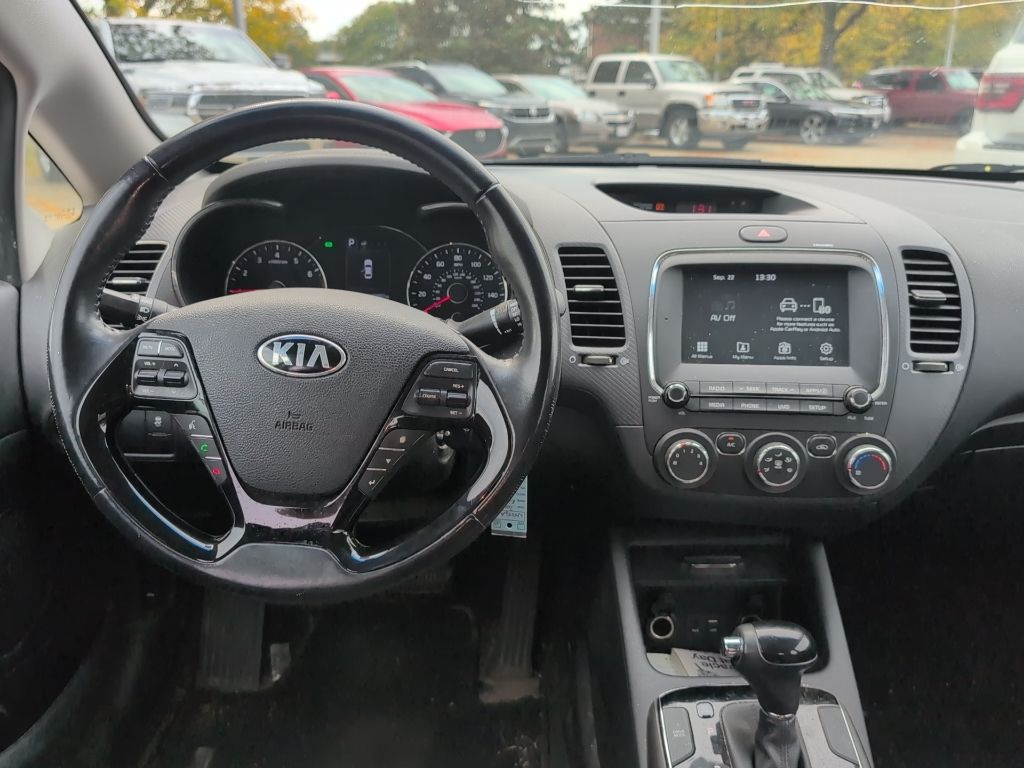 2017 Kia Forte LX S photo 5