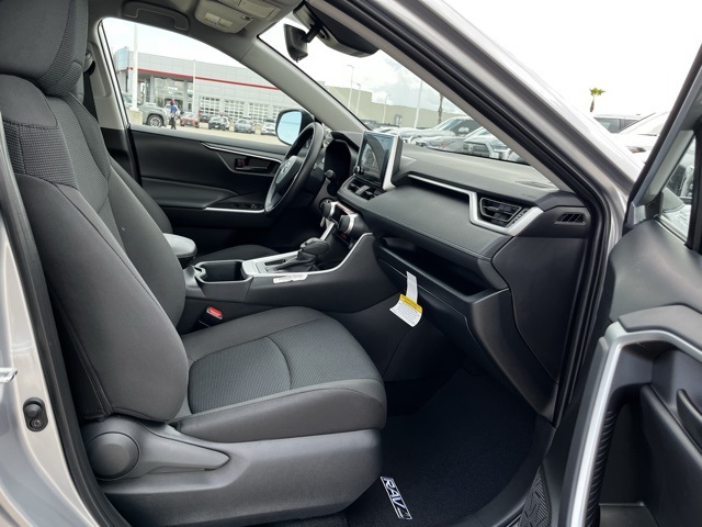 2025 Toyota RAV4 LE photo 17