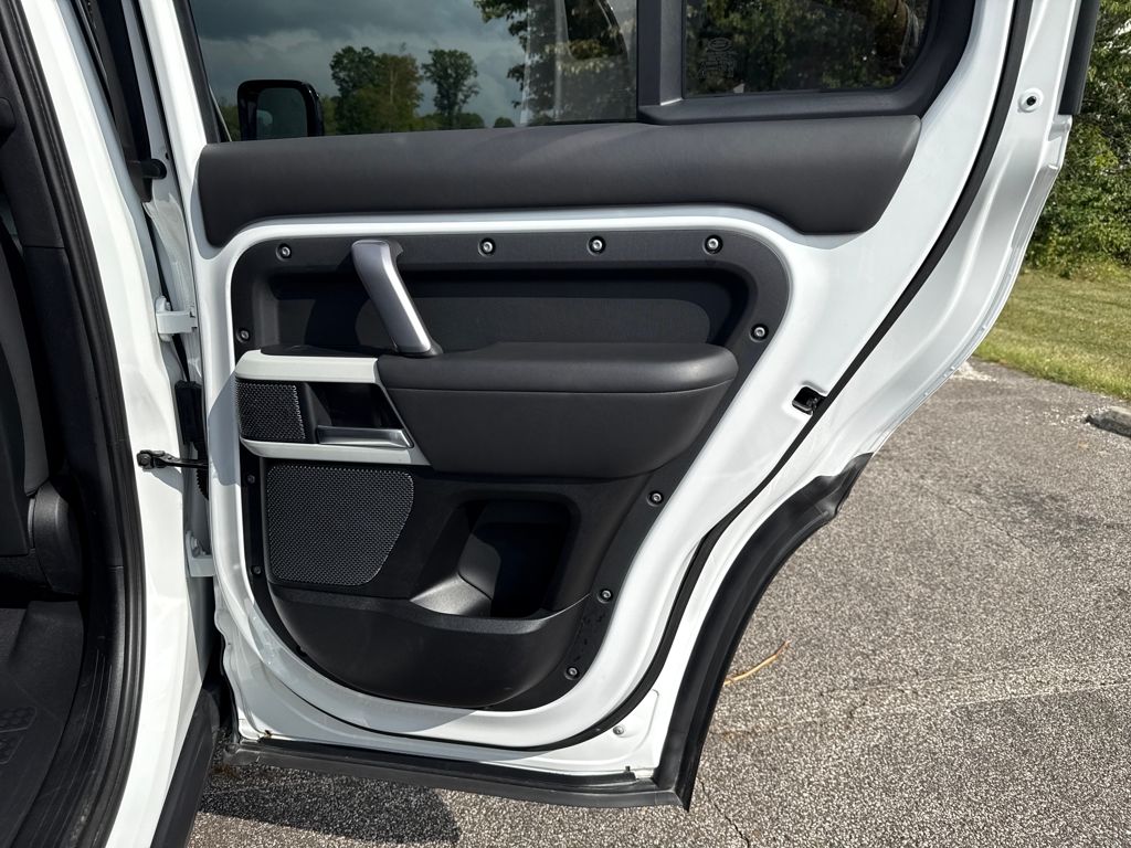 2022 Land Rover Defender 110 X-Dynamic HSE photo 15