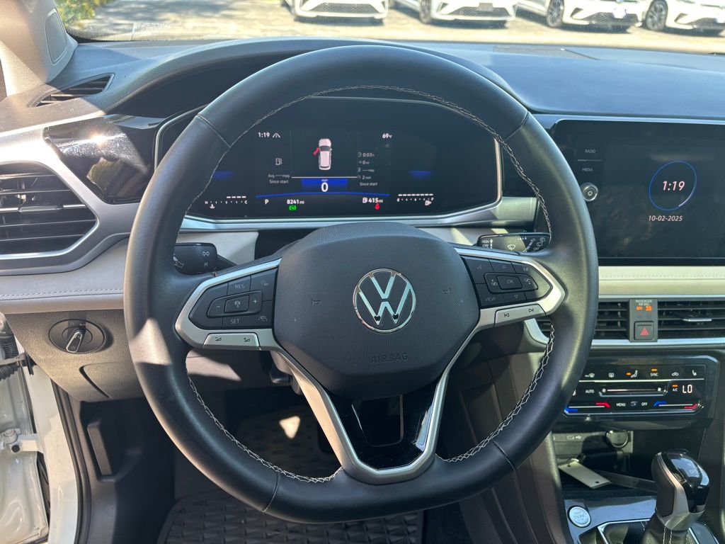 2025 Volkswagen Taos SE photo 13