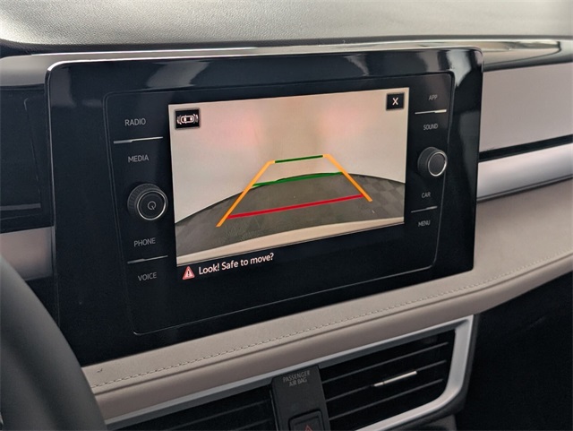 2025 Volkswagen Taos SE photo 11
