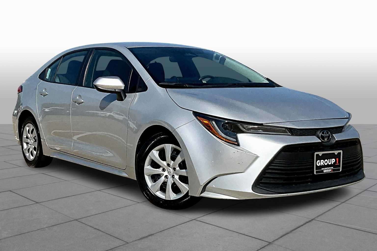 2023 Toyota Corolla LE photo 2