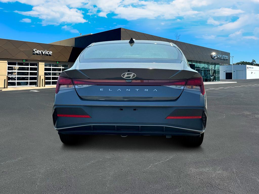 2025 Hyundai Elantra SE photo 5