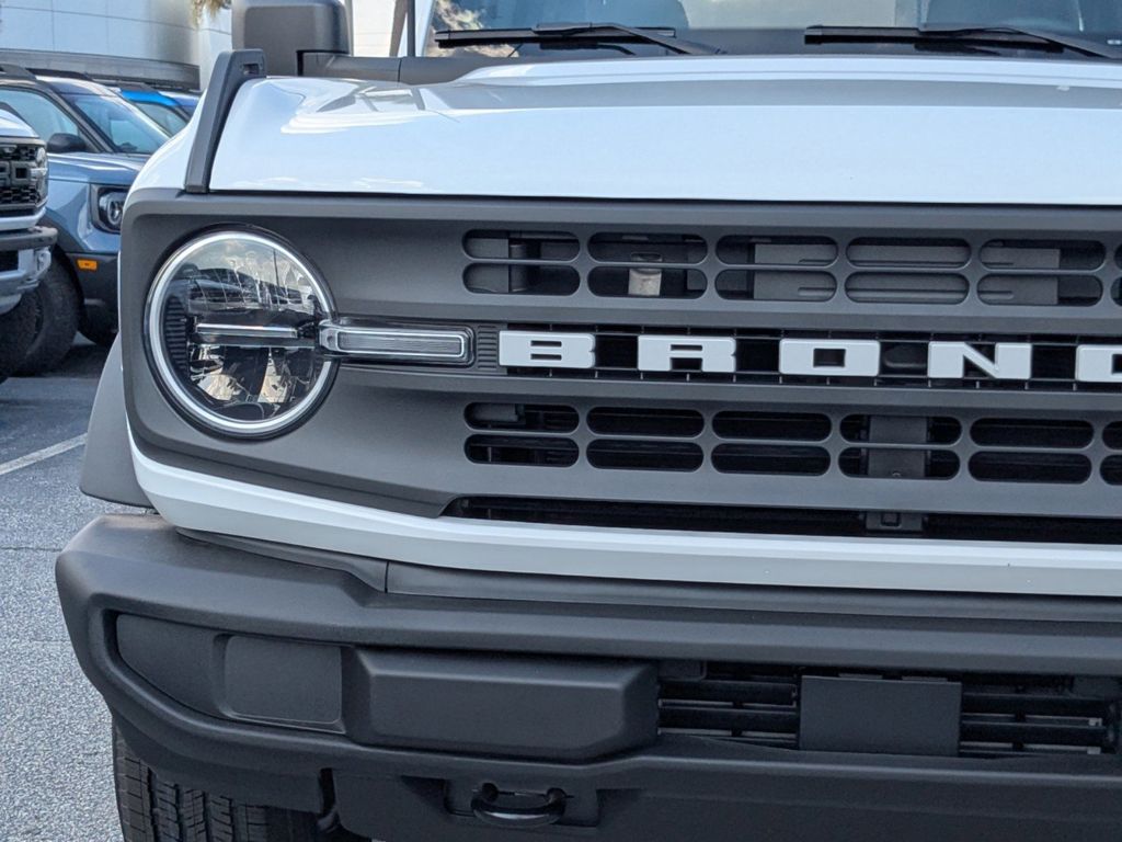 2025 Ford Bronco Base photo 9