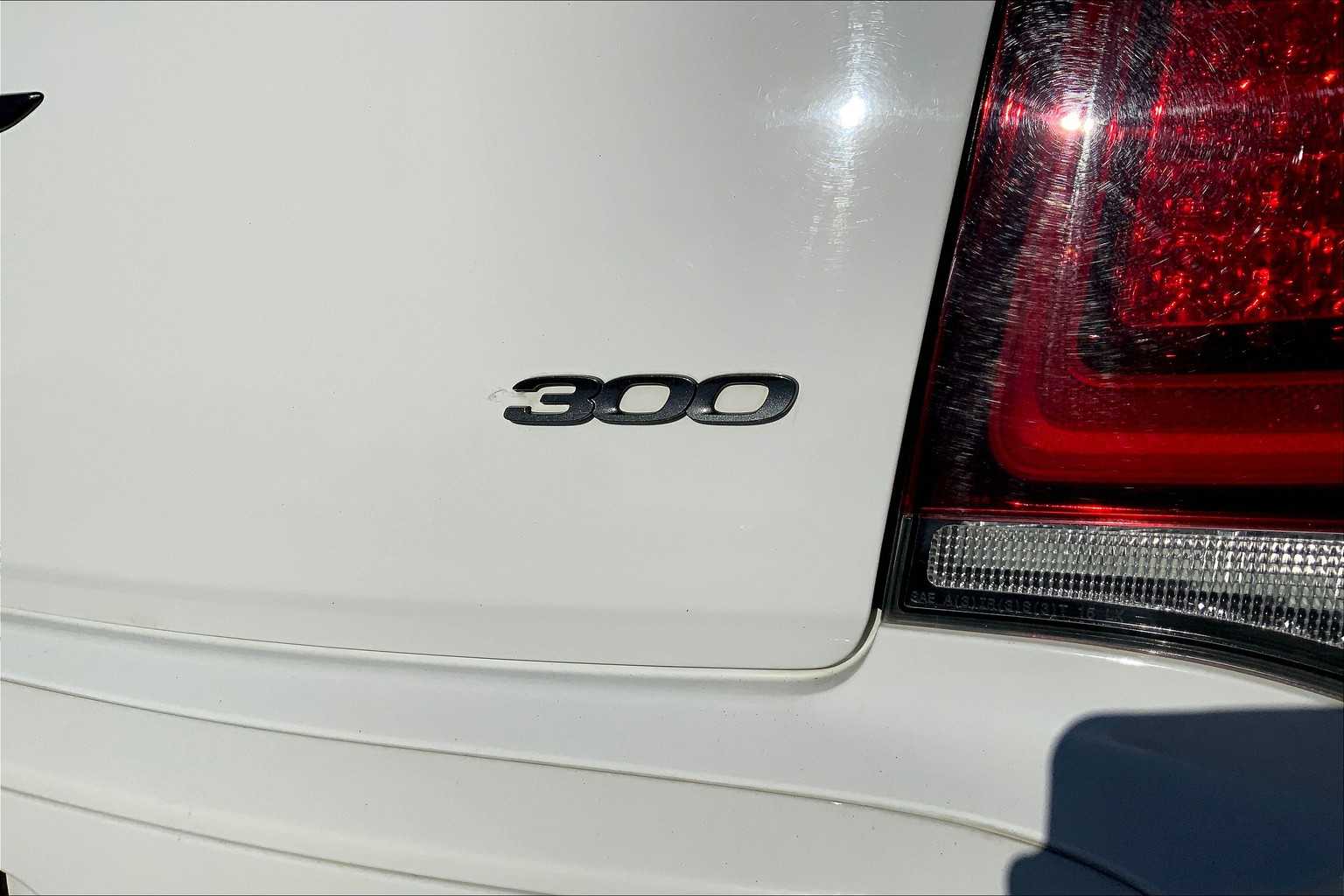 2021 Chrysler 300 Touring Limited photo 9