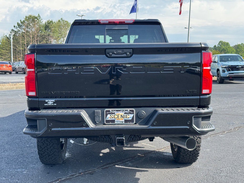 2025 Chevrolet Silverado 2500HD LTZ photo 4