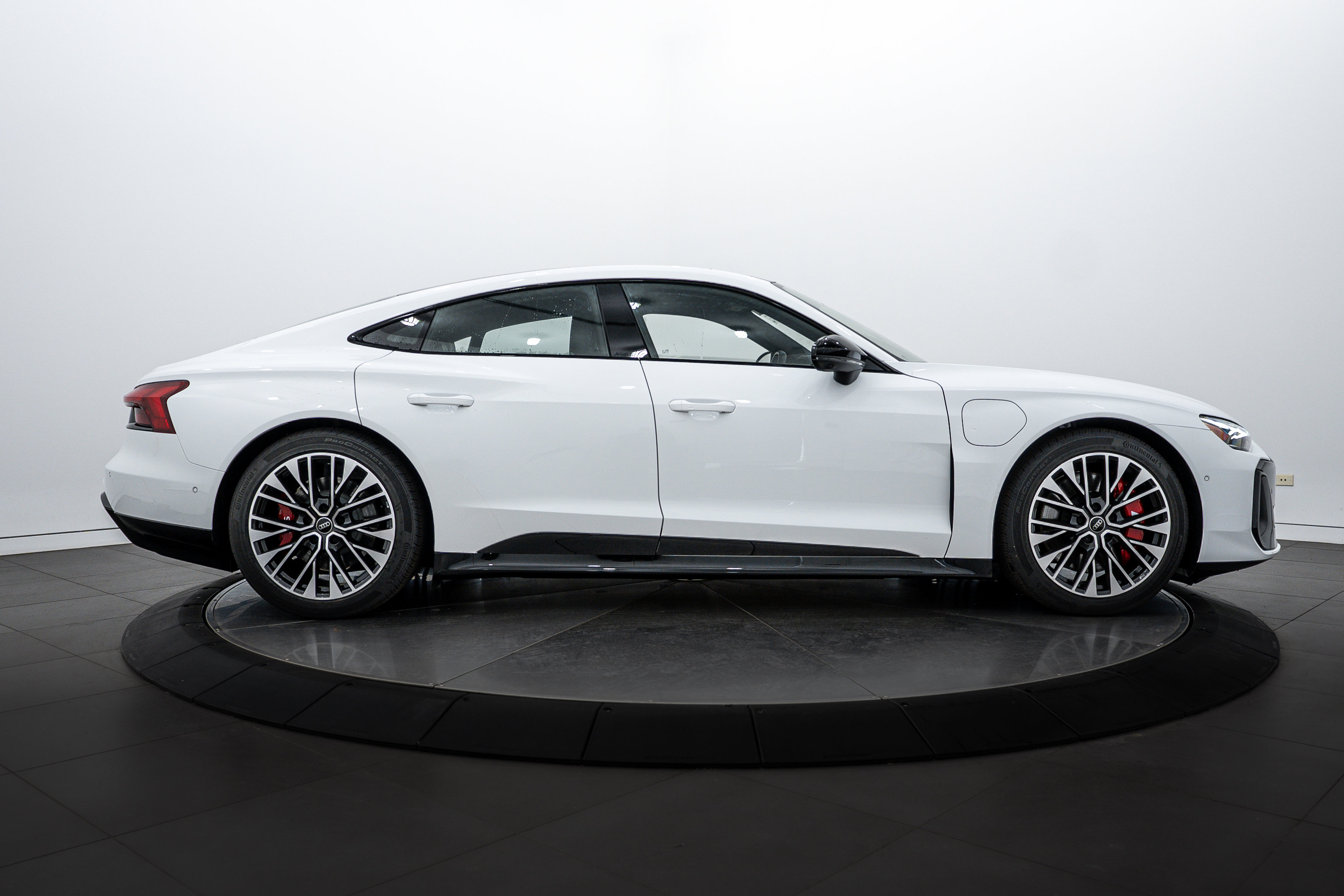 2026 Audi e-tron GT Premium Plus photo 3
