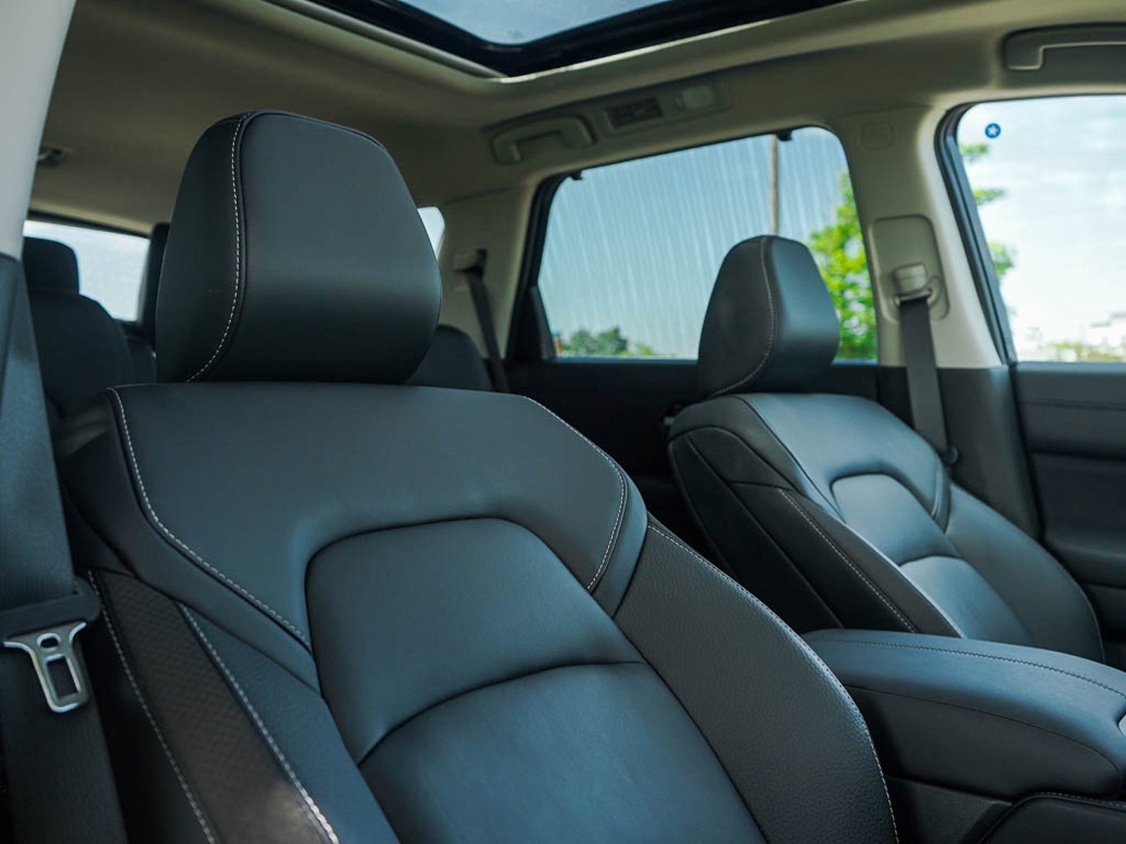 2025 Nissan Pathfinder SL photo 11