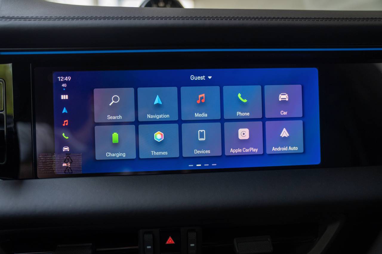 2025 Porsche Macan Turbo Electric photo 20
