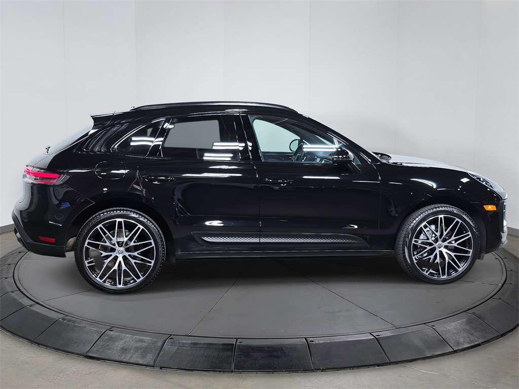 2023 Porsche Macan T photo 6