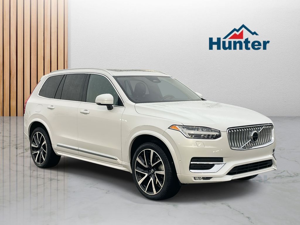 2025 Volvo XC90 Plus's photo