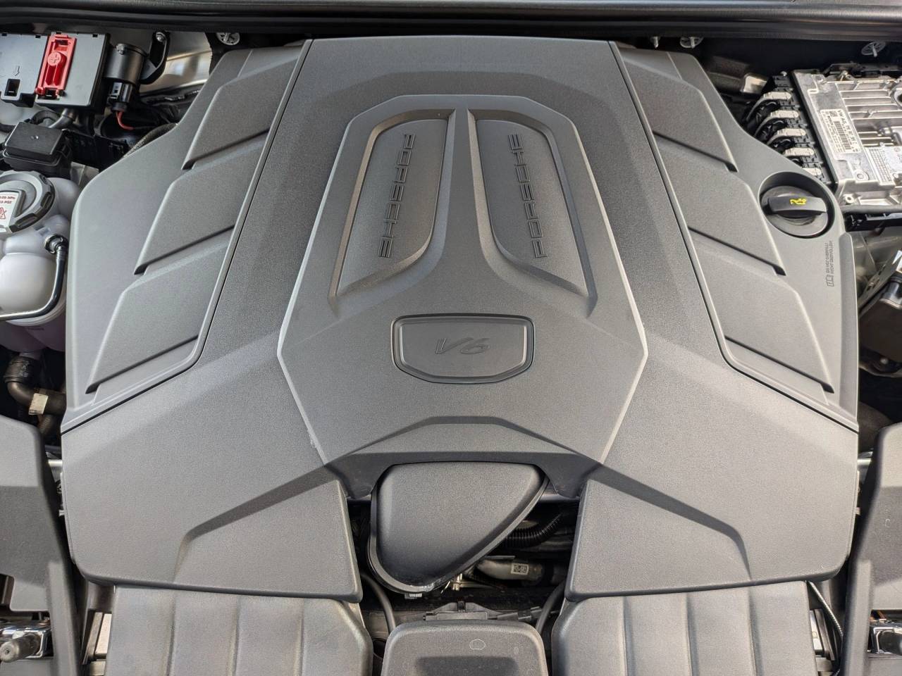 2025 Porsche Cayenne Coupe Base photo 28