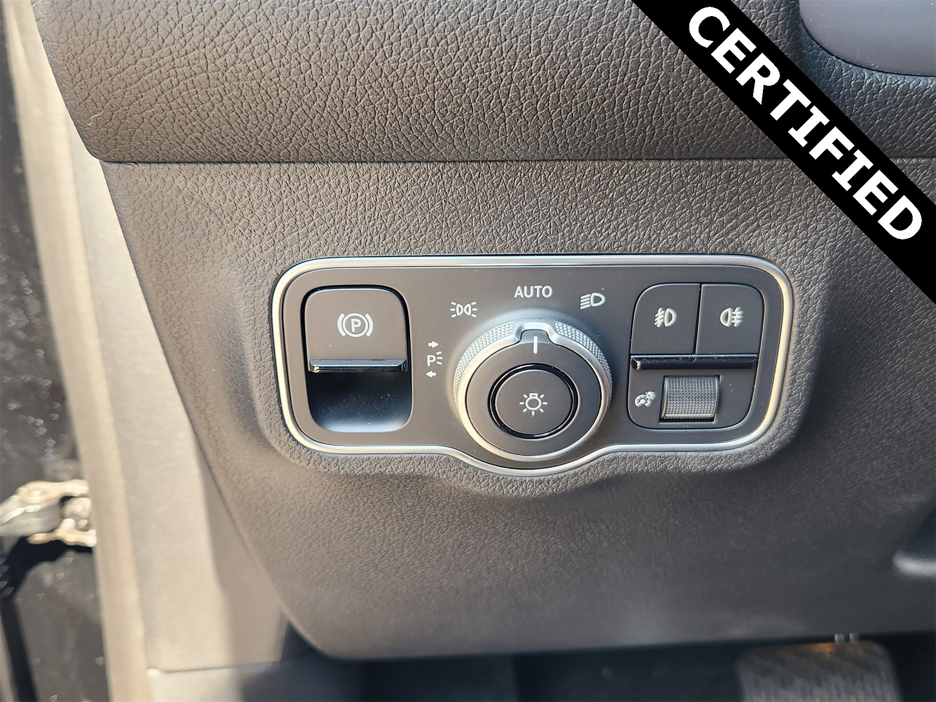 2025 Mercedes Benz GLB 250 photo 19