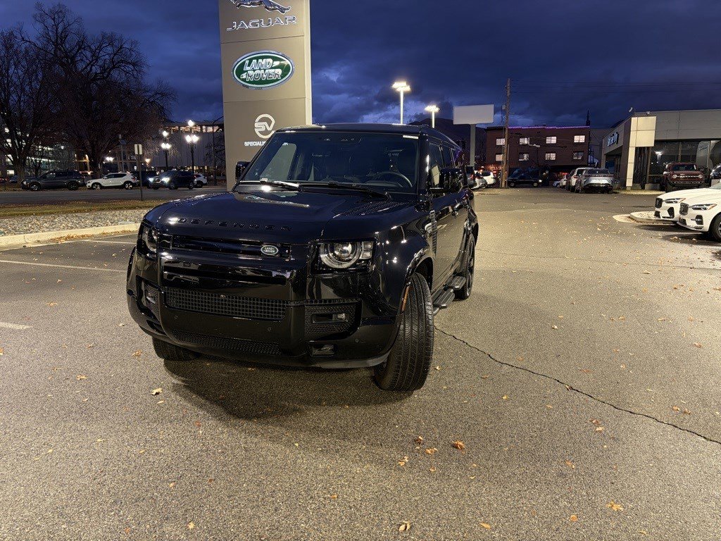 2025 Land Rover Defender X-Dynamic SE's photo