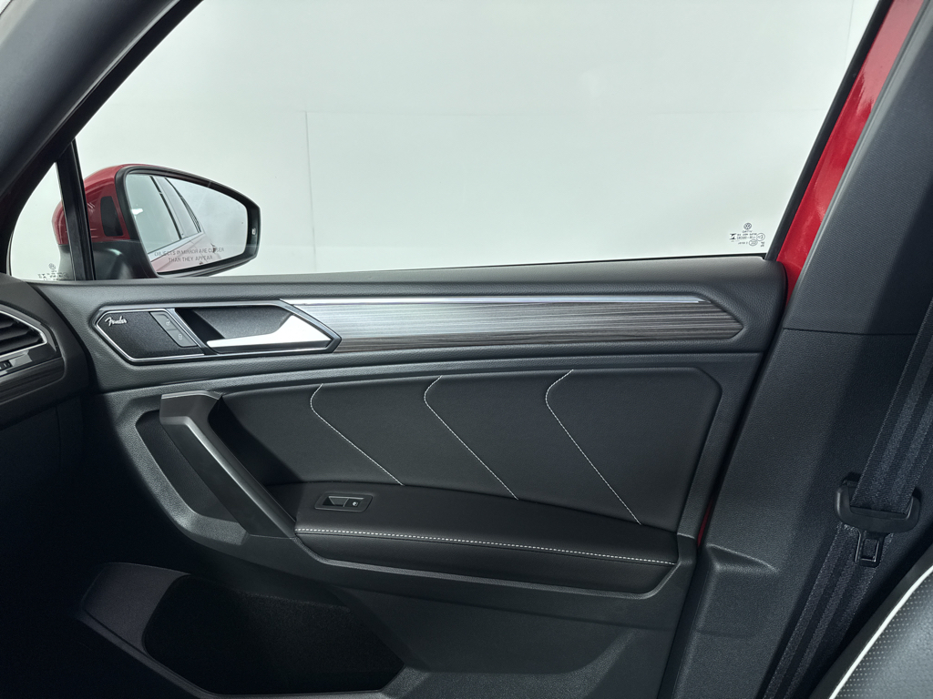 2024 Volkswagen Tiguan SEL R-Line Black photo 33