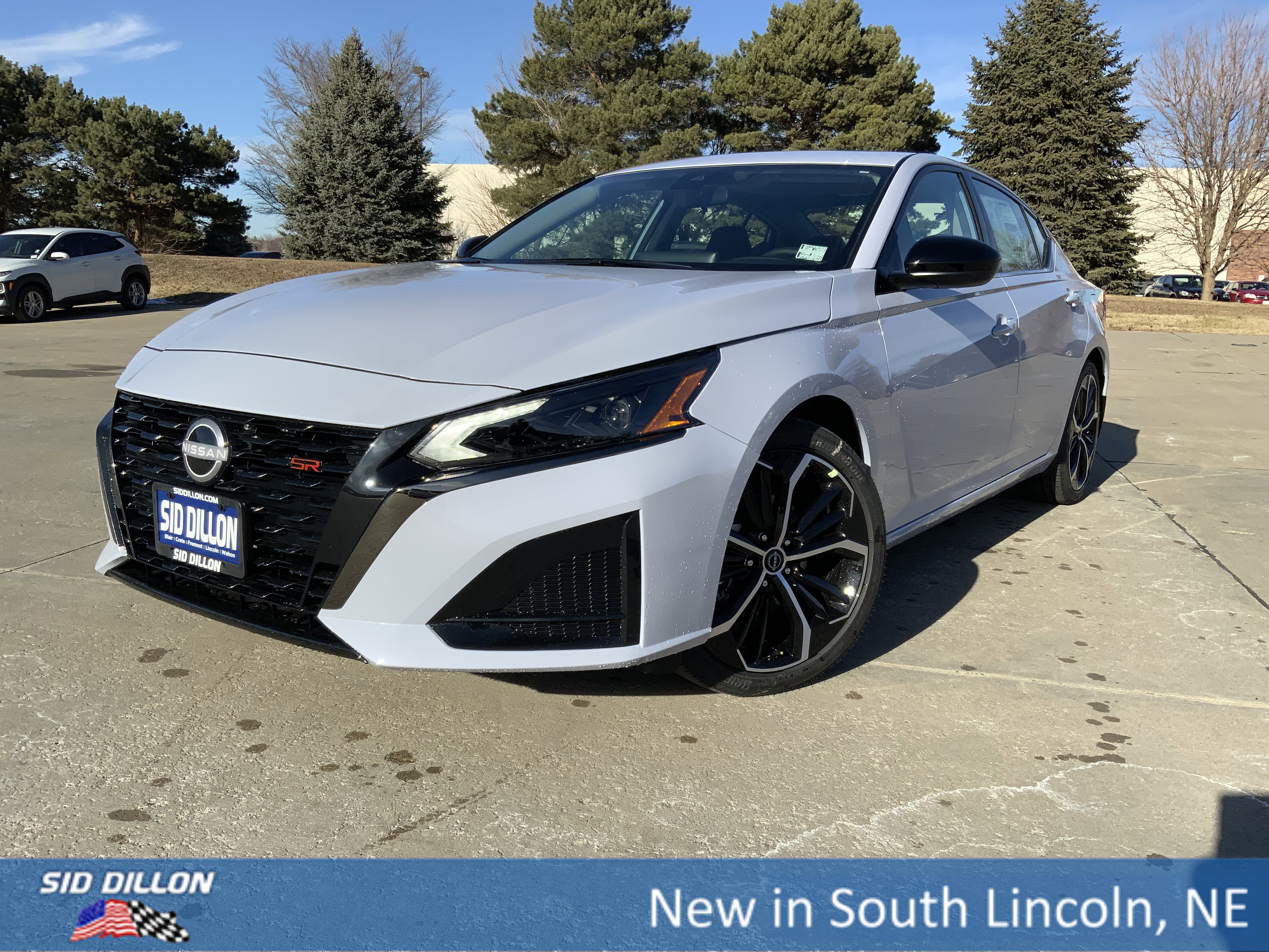 2025 Nissan Altima SR's photo