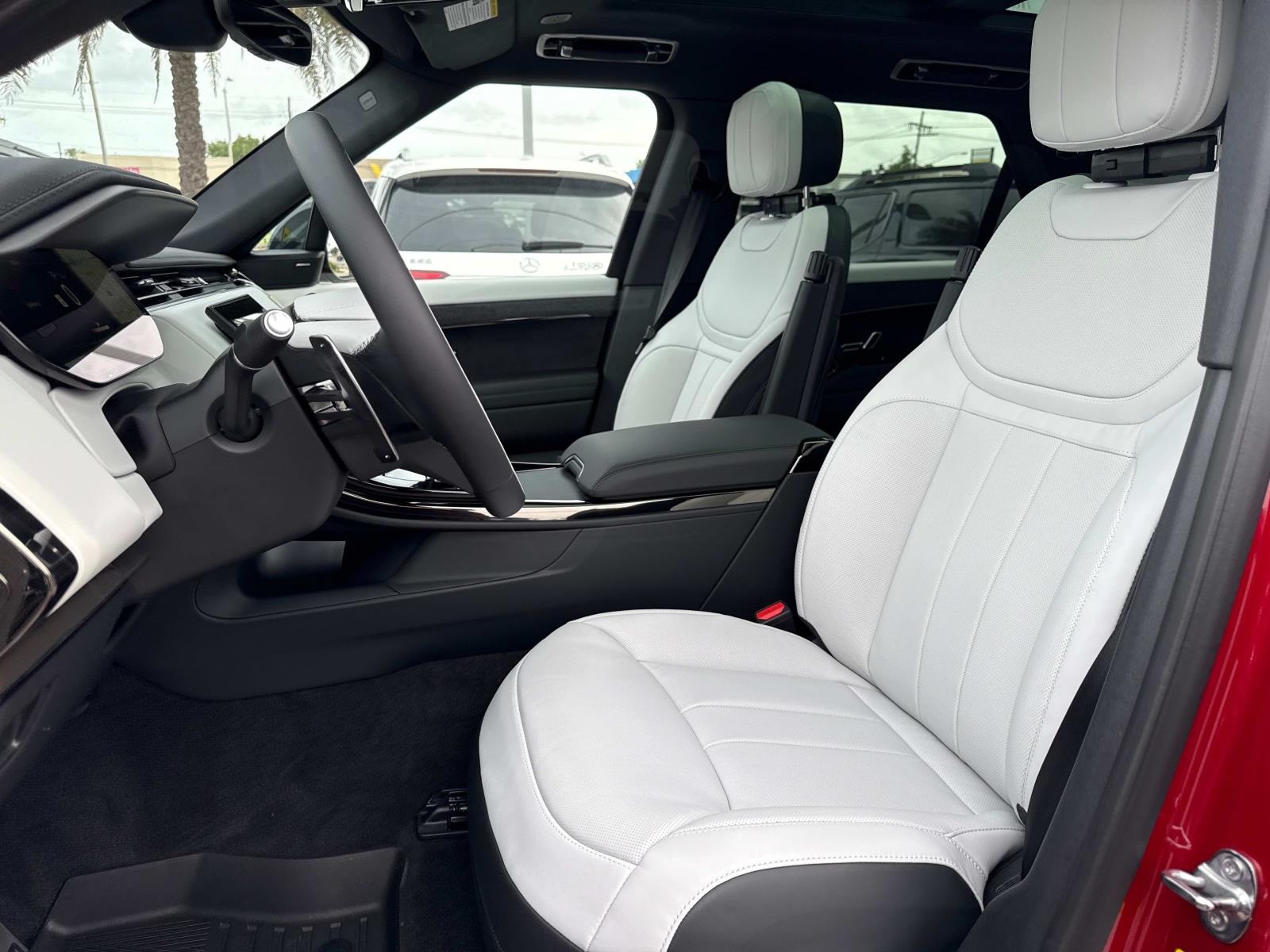 2025 Land Rover Range Rover Sport SE photo 10