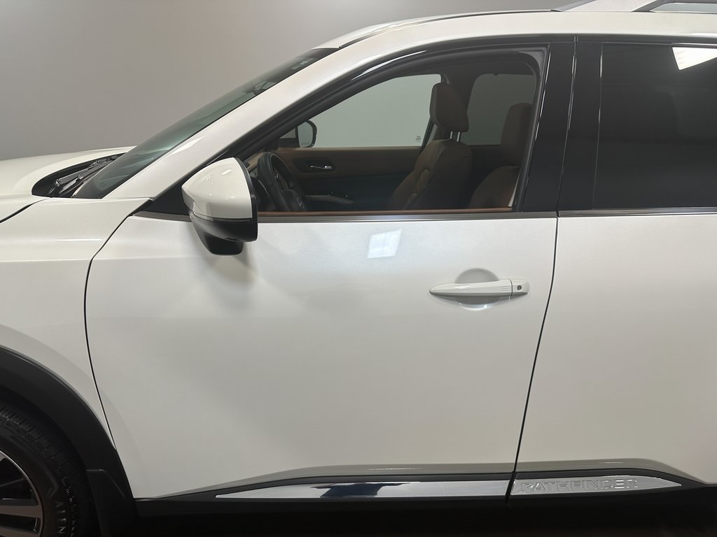 2024 Nissan Pathfinder Platinum photo 47