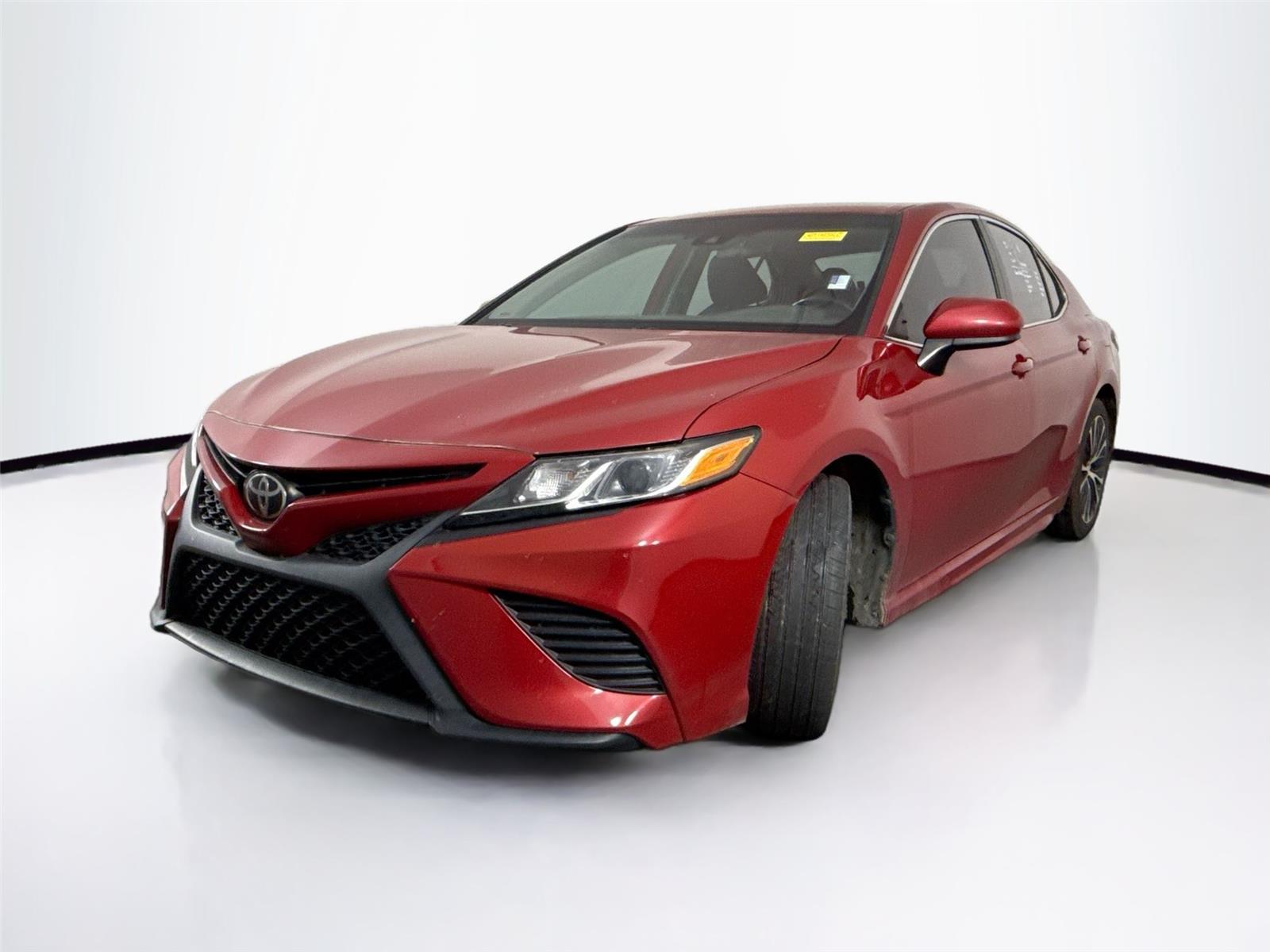 2019 Toyota Camry SE XLE photo 2