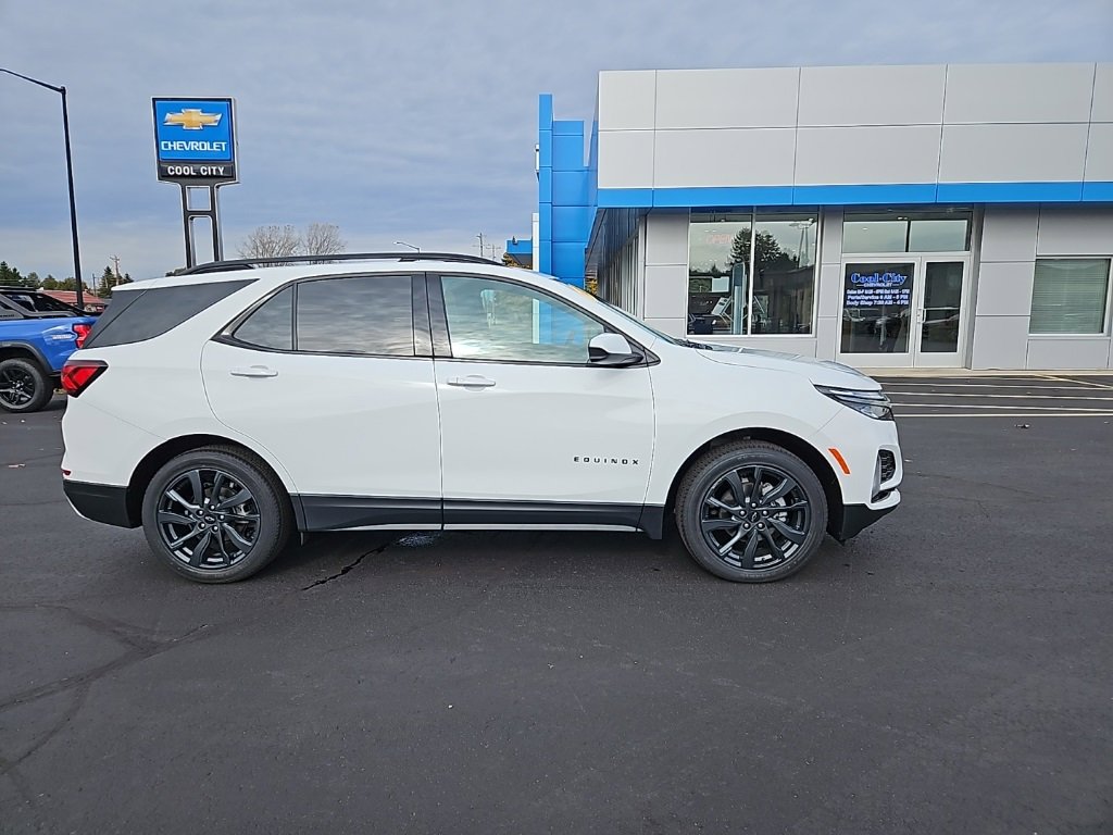 2022 Chevrolet Equinox RS photo 2