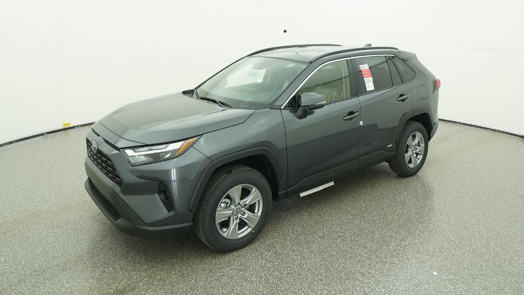 2025 Toyota RAV4 XLE's photo