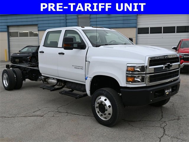2024 Chevrolet Silverado 5500HD Work Truck photo 3