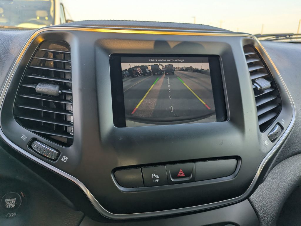 2020 Jeep Cherokee Latitude photo 18