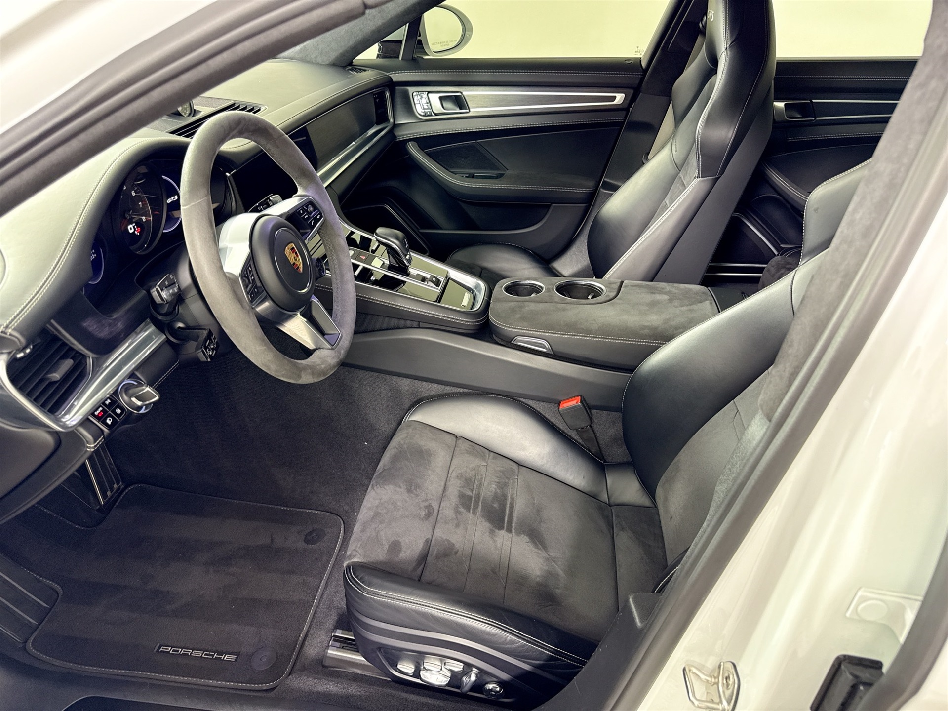 2019 Porsche Panamera GTS photo 9