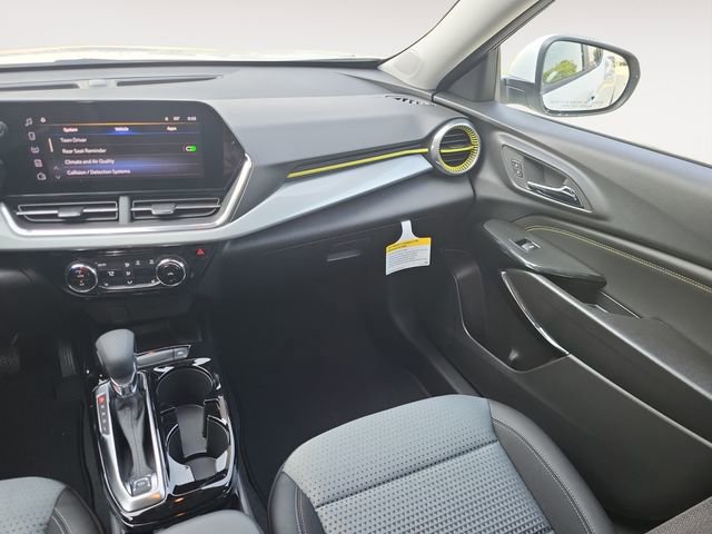 2025 Chevrolet Trax LT photo 12