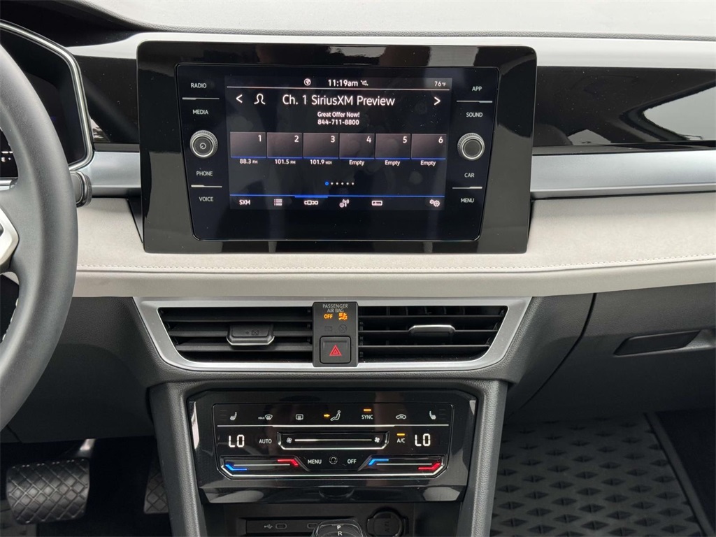 2025 Volkswagen Taos SE photo 15