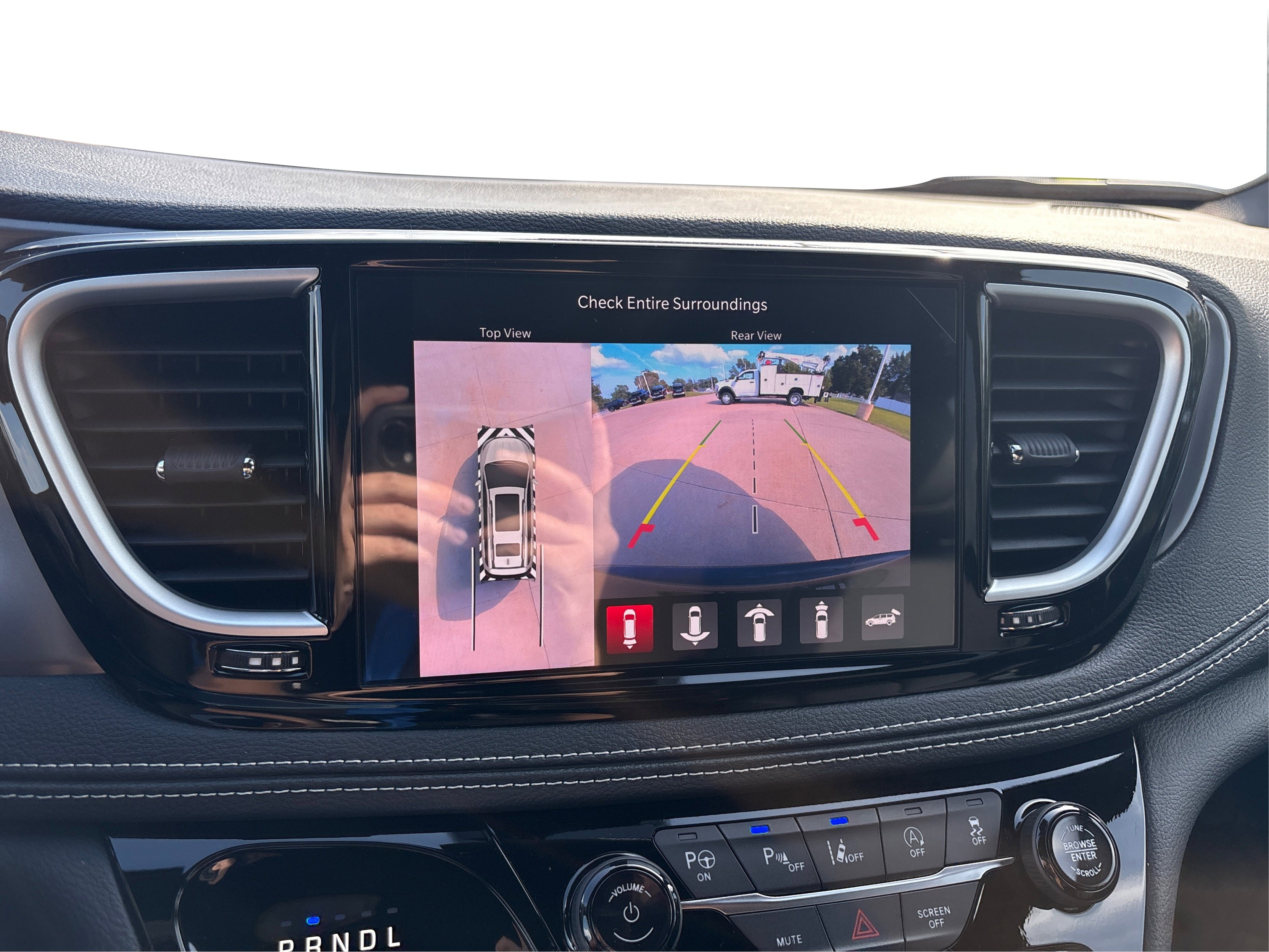 2025 Chrysler Pacifica photo 23