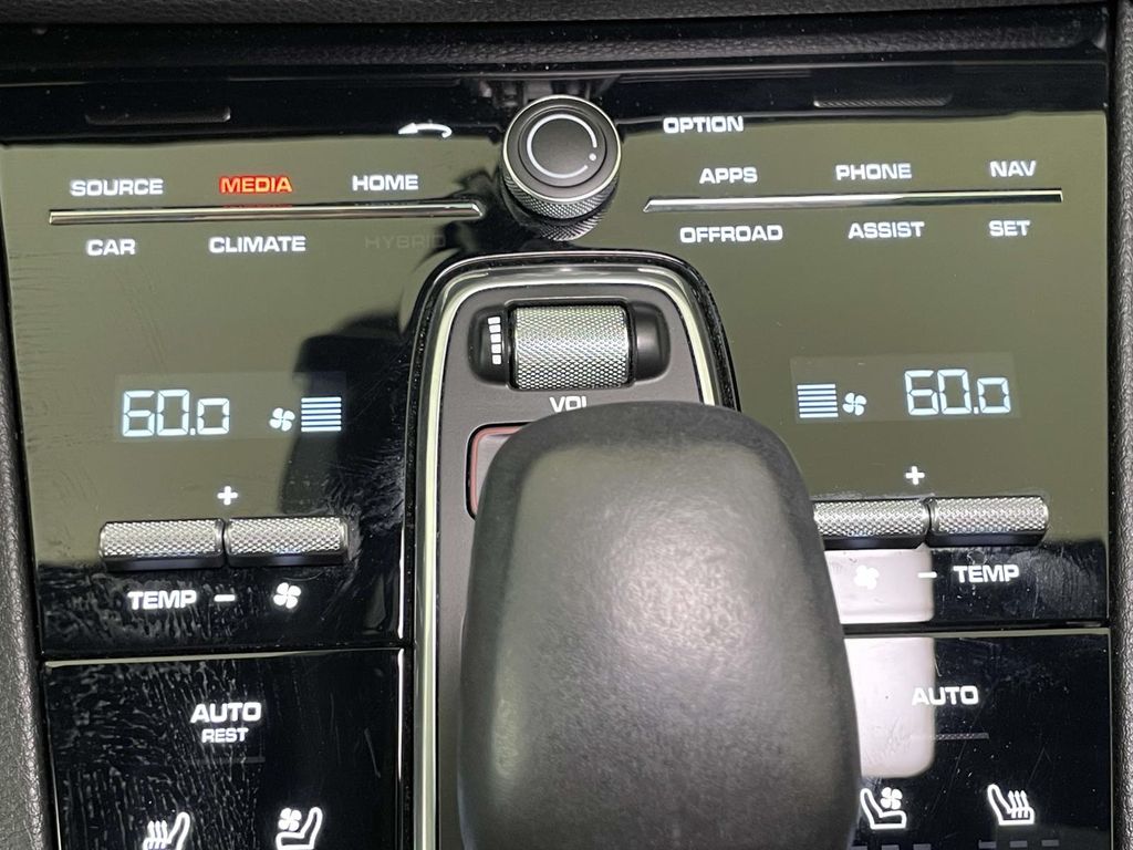 2020 Porsche Cayenne Base photo 29