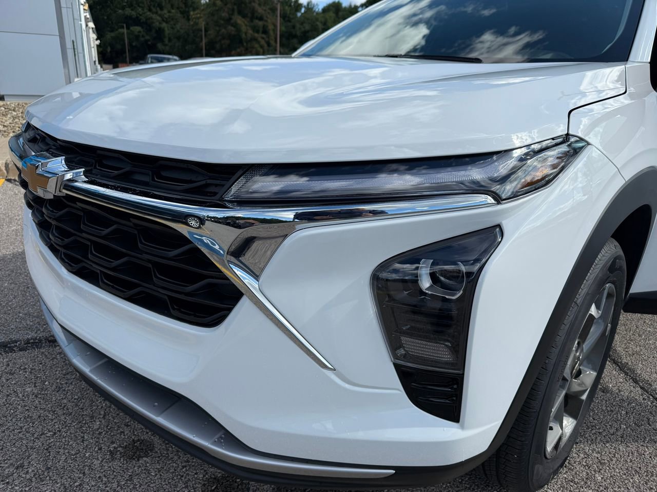 2025 Chevrolet Trax LT photo 30