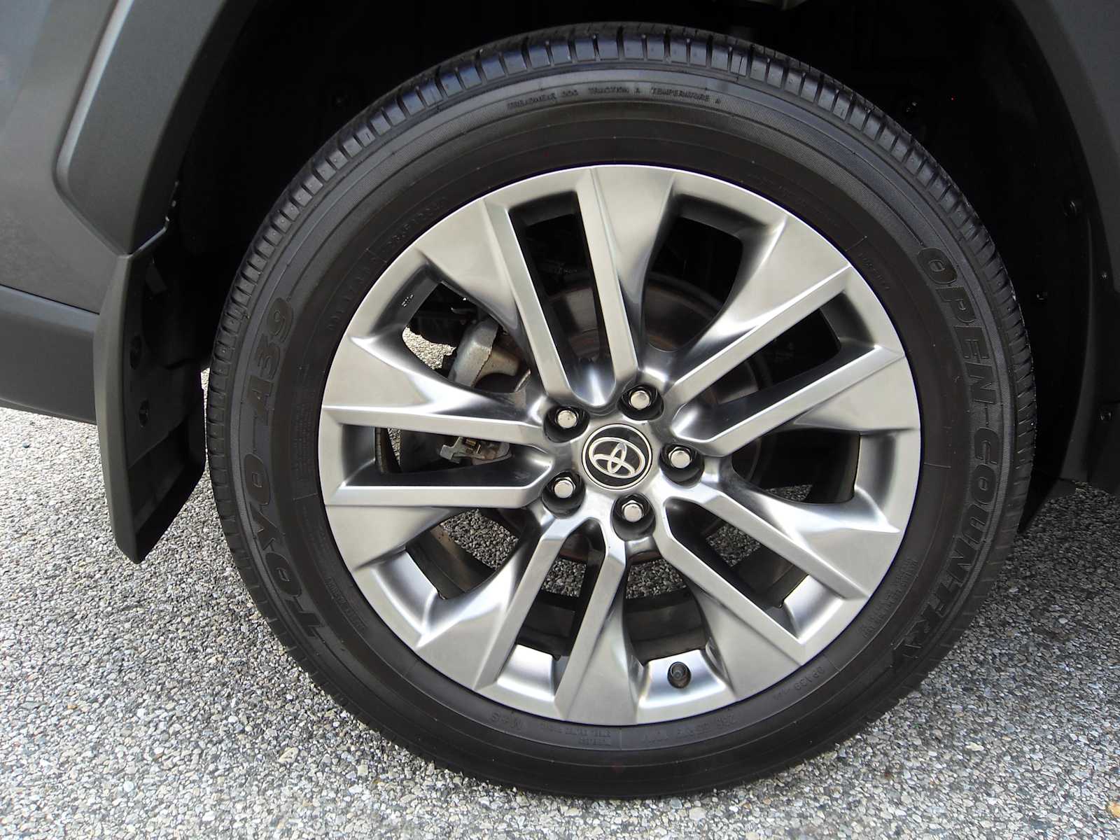 2024 Toyota RAV4 XLE Premium photo 17