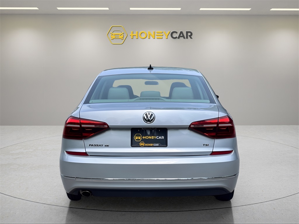 2018 Volkswagen Passat SE photo 30