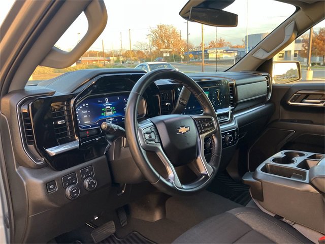 2024 Chevrolet Silverado 1500 LT photo 2