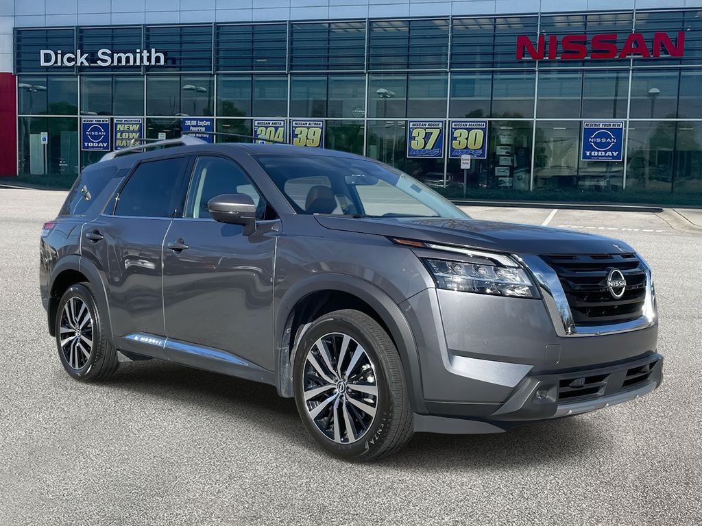 2024 Nissan Pathfinder Platinum's photo