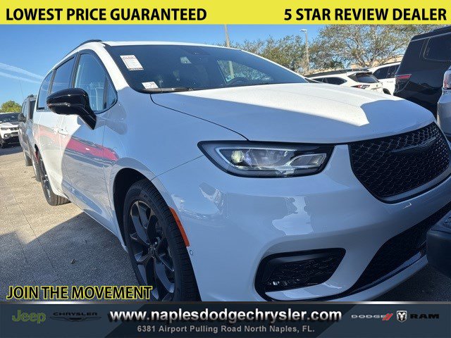 2026 Chrysler Pacifica Limited's photo