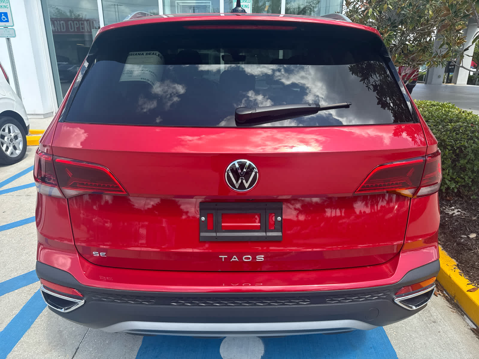 2024 Volkswagen Taos SE photo 4