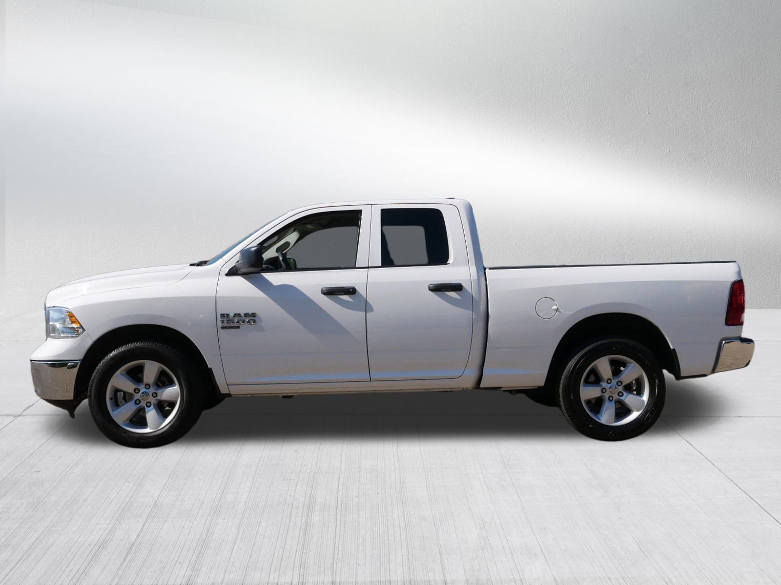 2024 Ram 1500 Classic SLT photo 4